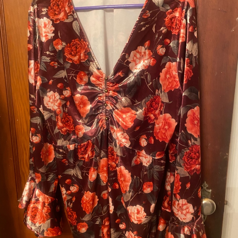 Suzanne Betro-Bell Sleeves, Velvet top, size XL